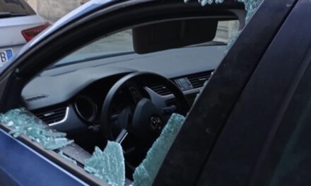 Vandalismi su auto in sosta, dal Comune di Reggio fondi per risarcire i danni subiti