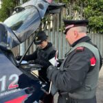 ALBINEA, OCCUPA ABUSIVAMENTE UN APPARTAMENTO E MINACCIA I RESIDENTI: DENUNCIATO