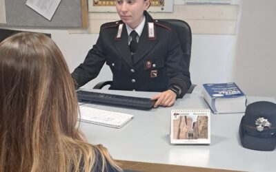 BOTTE E MINACCE, ALLONTANATO DA MOGLIE E FIGLIA