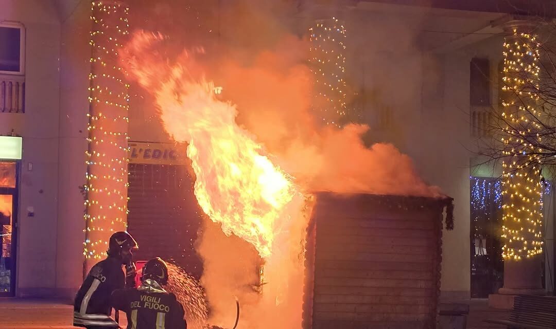 SCANDIANO, INCENDIATA LA CASETTA DI BABBO NATALE