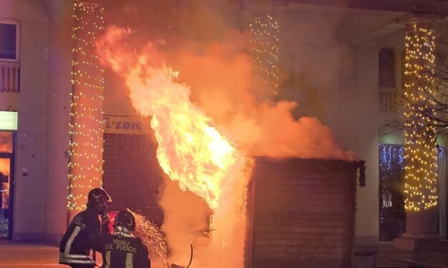 SCANDIANO, INCENDIATA LA CASETTA DI BABBO NATALE