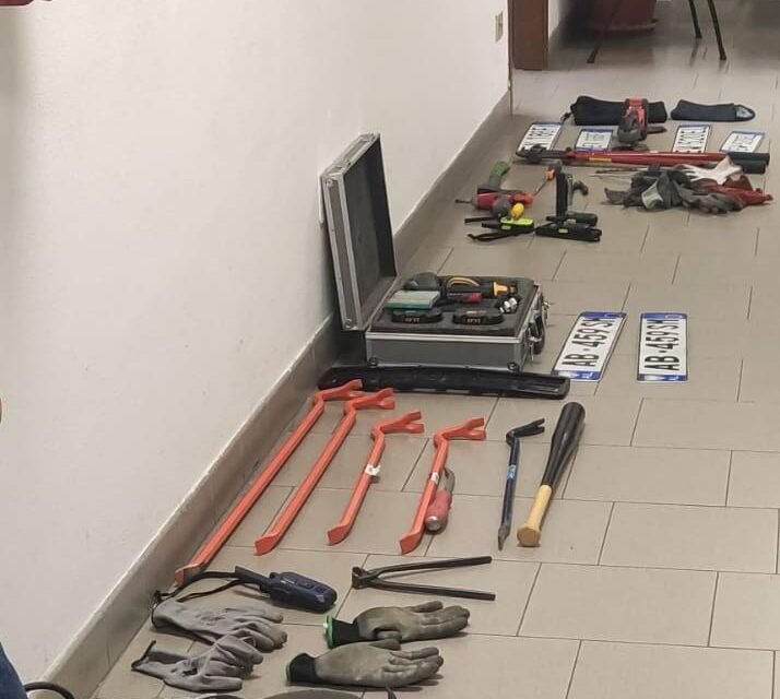 FABBRICO: IN AUTO CON DROGA E PISTOLA, ARRESTATO