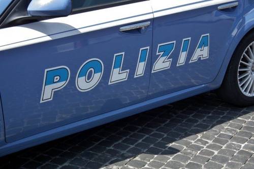 RUBA IN UN SUPERMERCATO E AGGREDISCE AGENTI, ARRESTATO