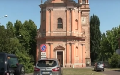 DISTRUGGE CASA E AGGREDISCE CARABINIERI, ARRESTATO