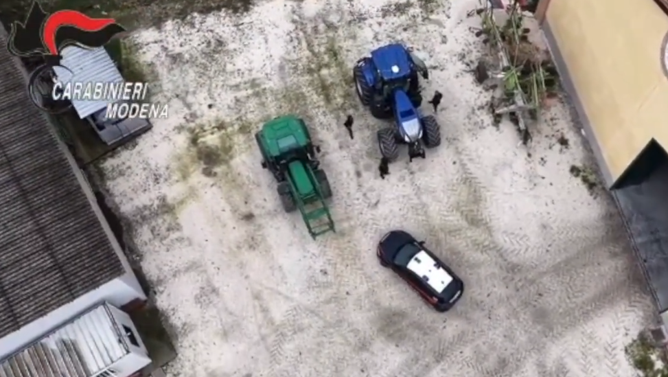 FERMATA LA BANDA DEI TRATTORI RUBATI