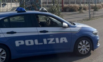 SI DENUDA E PALPEGGIA 14ENNE , ARRESTATO
