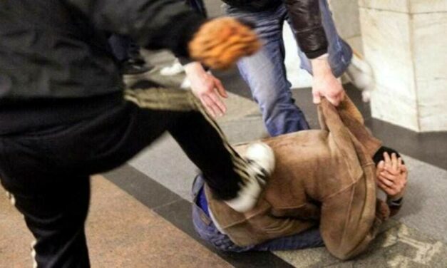 Guastalla. Studente 15enne pestato e rapinato dal branco alla fermata del bus