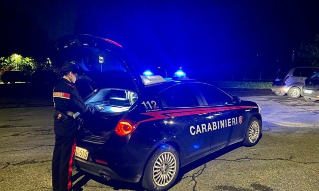Gattatico. Allertati per gli schiamazzi, in casa scoprono un festino con la coca