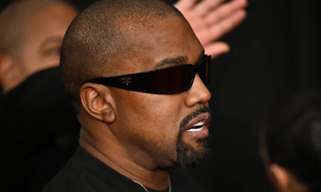 Kanye West, sindaco e giunta: non rispecchia i valori della città