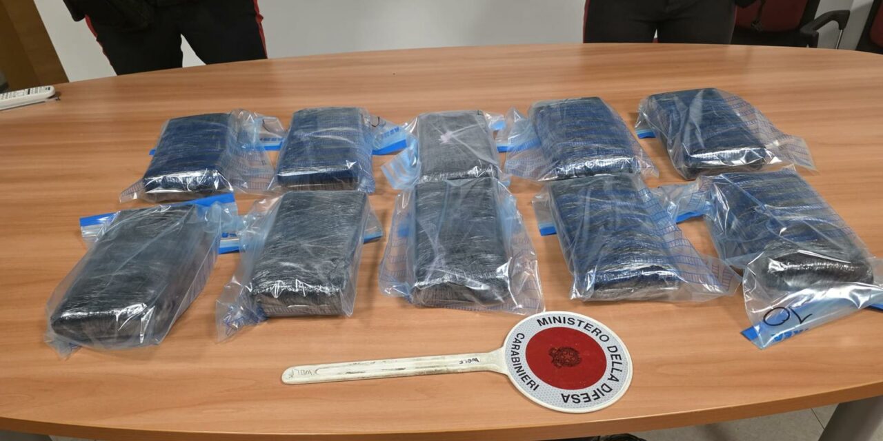 REGGIO. NEL DOPPIO FONDO DELL’AUTO NASCONDE 12 CHILI DI COCA, ARRESTATO CORRIERE