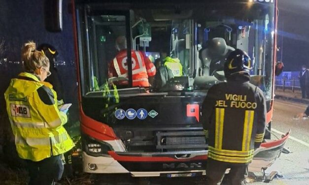 AUTO CONTRO BUS IERI SERA A CELLA: 5 FERITI