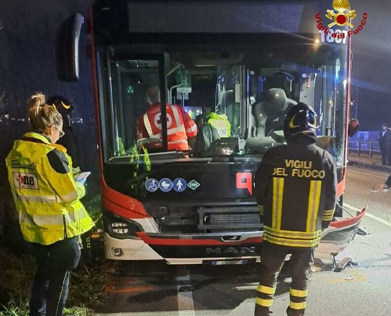AUTO CONTRO BUS IERI SERA A CELLA: 5 FERITI