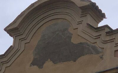 INAUGURATA POCHI MESI FA, I MURI DELLA REGGIA DI RIVALTA GIA’ SI SCROSTANO (foto)