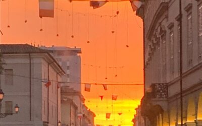 DOPO LA GELIDA NOTTE, ALBA COLORATA SUL CIELO DI REGGIO