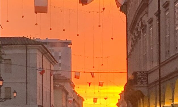 DOPO LA GELIDA NOTTE, ALBA COLORATA SUL CIELO DI REGGIO