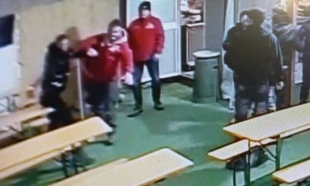 CACCIA RAGAZZI ‘MOLESTI’: AGGREDITO, VA IN OSPEDALE