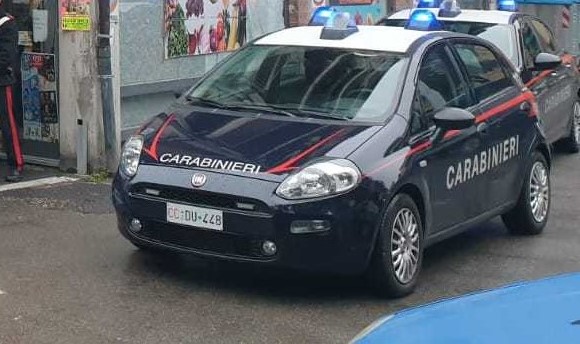 VIALE PIAVE, MOLESTA I CLIENTI DI UN LOCALE E AGGREDISCE I CARABINIERI