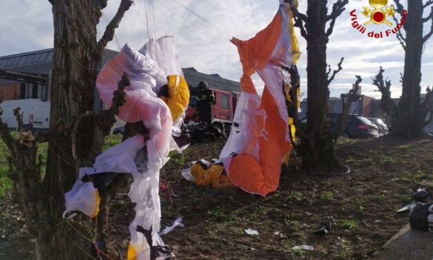 PARAPENDIO PRECIPITA NEL CAMPUS DI MAX MARA A MANCASALE, GRAVE IL PILOTA