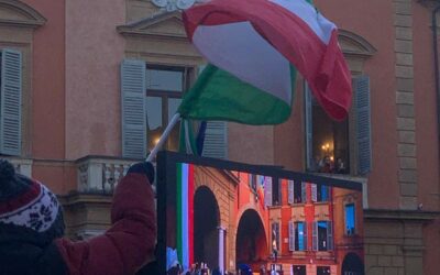 FIAMMA OLIMPICA ACCOLTA DA ALI DI FOLLA: TRA I TEDOFORI STEFANO BALDINI (video)