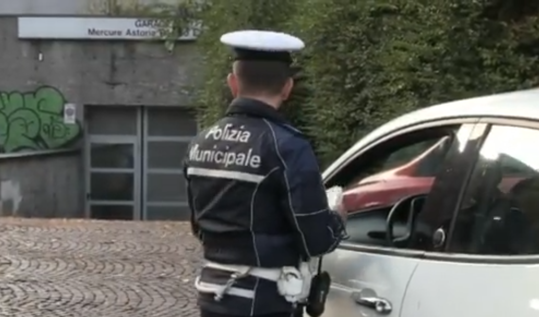 REGGIO. OLTRE DUE ETTI DI DROGA TRA AUTO E CASA, DENUNCIATO 24ENNE