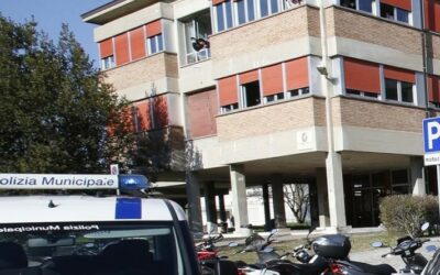 AGENTE ANTIDROGA VIGILA SUL POLO SCOLASTICO DI VIA MAKALLE’ (video Tg)