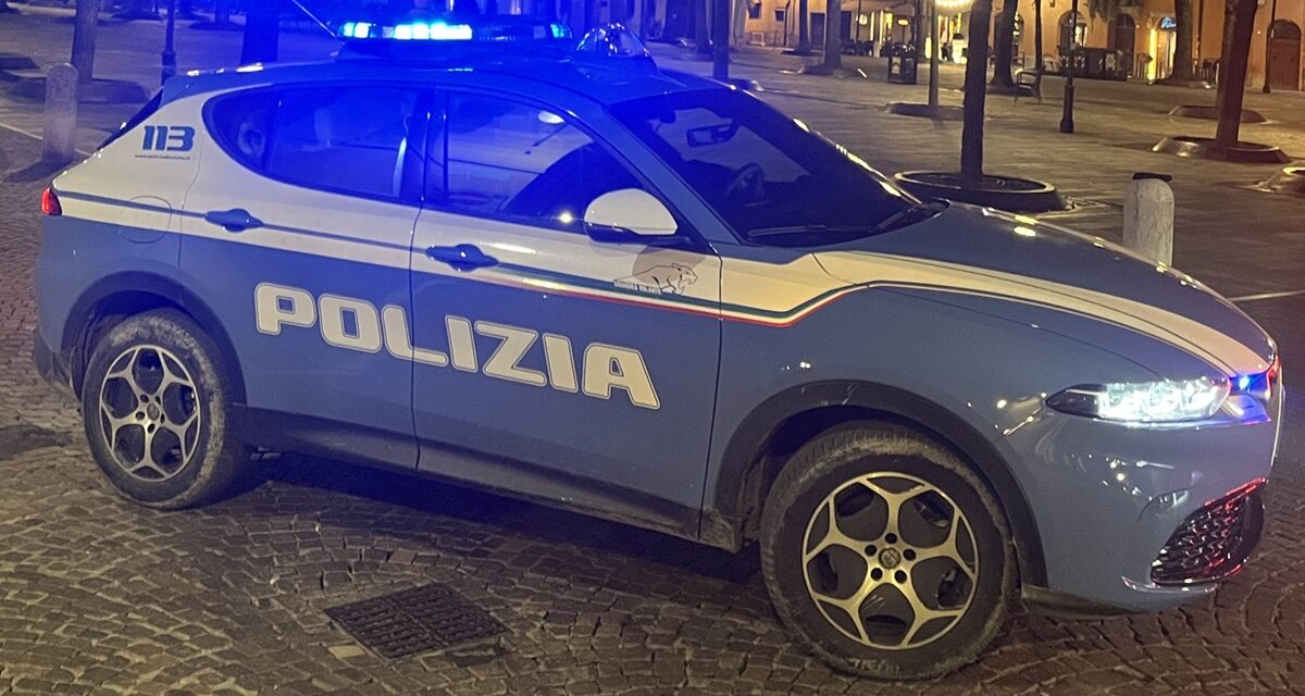 SPERONA LA VOLANTE DURANTE L’INSEGUIMENTO E FUGGE: ARRESTATO