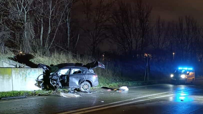 CON LA PORSCHE SI SCHIANTA CONTRO UN MURO IN TANGENZIALE, MORTO MANAGER