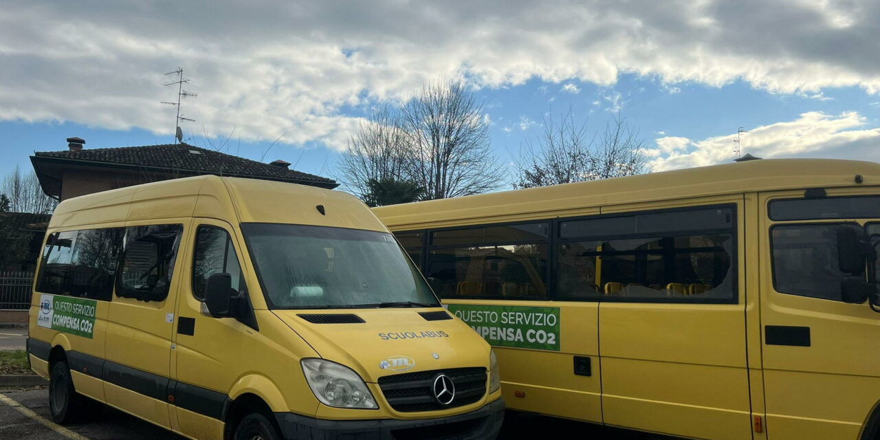 Vandalizzati tre scuolabus nella Bassa reggiana: caccia ai responsabili