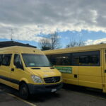 Vandalizzati tre scuolabus nella Bassa reggiana: caccia ai responsabili