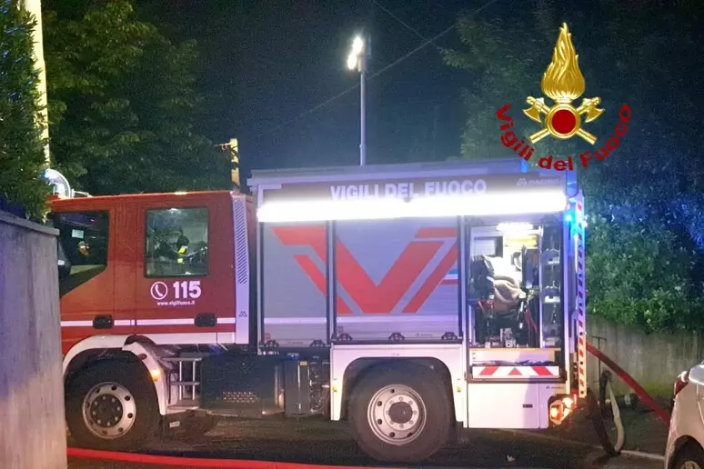 VIGILI DEL FUOCO: +15% DI INTERVENTI NEL ’25. MA “POCHI MEZZI E PERSONALE”