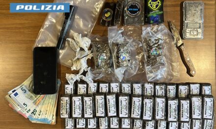REGGIO. SFRECCIANO IN VIA CISALPINA: SULL’AUTO 2.5 KG DI DROGA, ARRESTATI 3 GIOVANI GHANESI