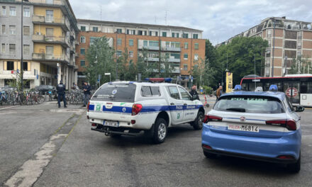 STAZIONE DI REGGIO: DOPO UNA LITE, CONSEGNA AGLI AGENTI IL COLTELLO