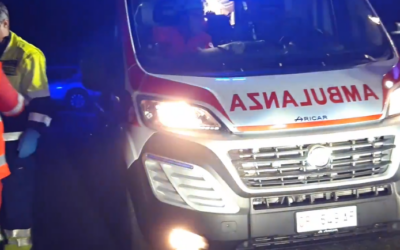 RIO SALICETO. SI SCHIANTA IN PIAZZA CONTRO UN ALBERO, E’ GRAVE 84ENNE