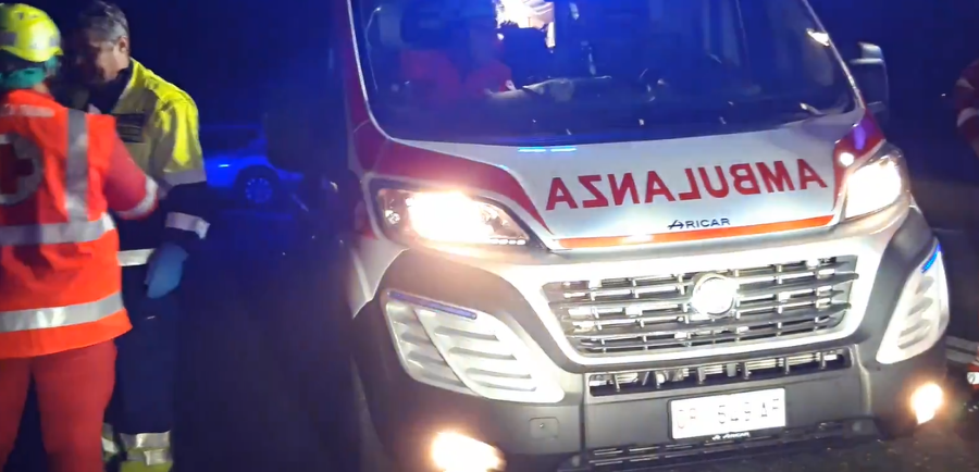 RIO SALICETO. SI SCHIANTA IN PIAZZA CONTRO UN ALBERO, E’ GRAVE 84ENNE