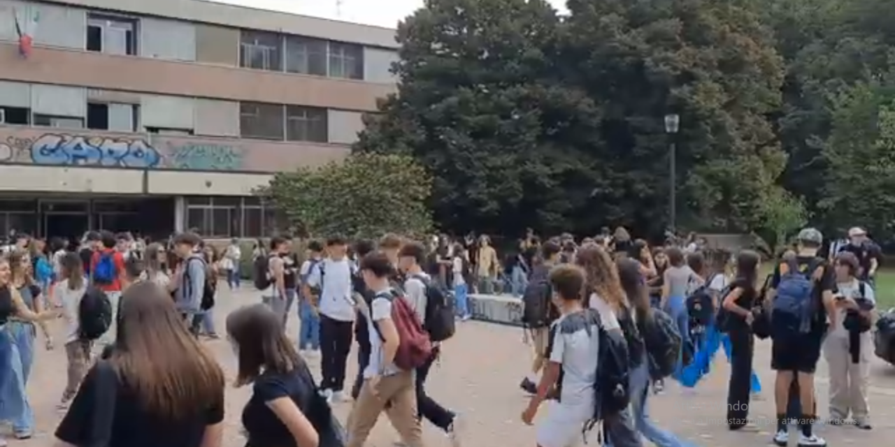 SICUREZZA A SCUOLA, VERTICE IN PREFETTURA: L’USO DEI METAL DETECTOR DECISO DAI PRESIDI (video Tg)