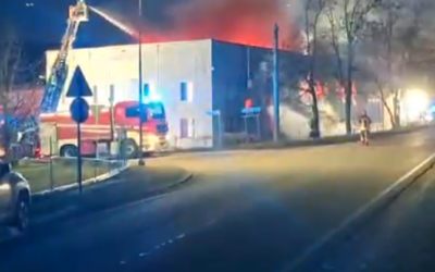 INCENDIO ALLA CHEMCO DI VEZZANO, NOTTE DI LAVORO PER I VIGILI DEL FUOCO (video Tg)