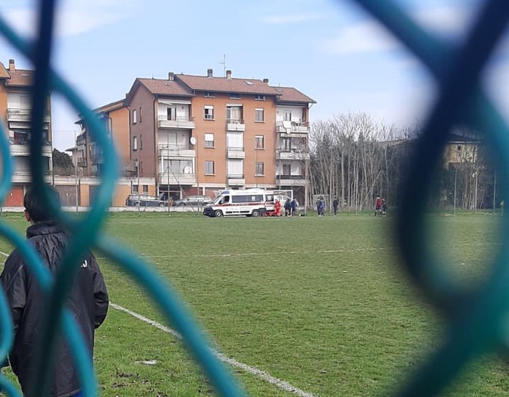 MASSENZATICO. ALLIEVI: SI FA MALE IL PORTIERE, IN CAMPO L’AMBULANZA (video)