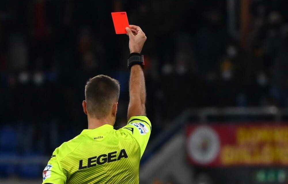 CALCIO, SCHIAFFO ALL’ARBITRO IN SECONDA CATEGORIA: SQUALIFICATO PER 4 ANNI