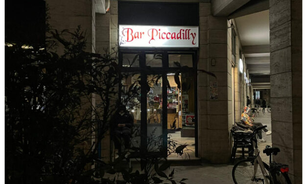 VIALE UMBERTO, PUNTA IL COLTELLO ALLA GOLA DELLA BARISTA PER 100 EURO: ARRESTATO