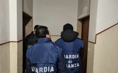 AL LAVORO COME SCHIAVI: SEQUESTRI PER 800MILA EURO, DUE CINESI NEI GUAI