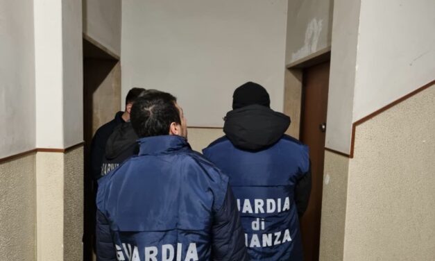 AL LAVORO COME SCHIAVI: SEQUESTRI PER 800MILA EURO, DUE CINESI NEI GUAI