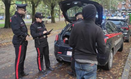 PER LE VIE DEL CENTRO CON LO SPRAY URTICANTE, DENUNCIATO 19ENNE
