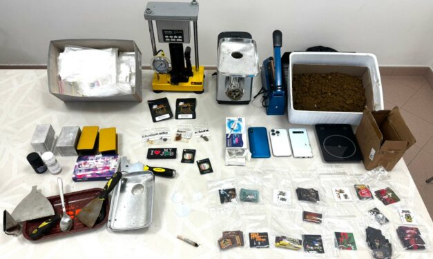 MALORE PER DROGA SVELA CASA DELLO SPACCIO CON MEZZO KG DI HASHISH