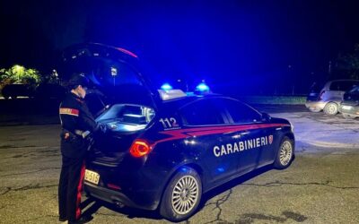 REGGIO STAZIONE. VEDE I CARABINIERI E SCAPPA IN ALBERGO CON LA DROGA