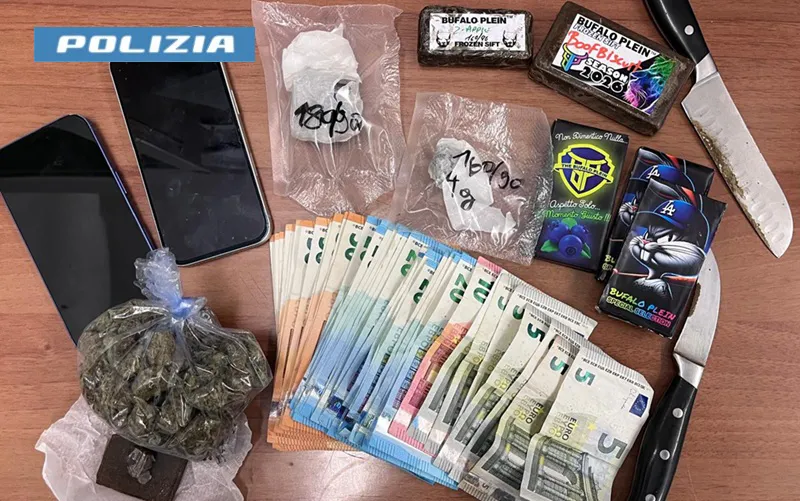 DROGA E CONTANTI IN AUTO E IN CASA, ARRESTATO 21ENNE REGGIANO