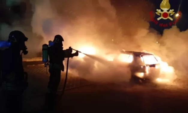 VETTO, BRUCIA UN’AUTO: IPOTESI INCENDIO DOLOSO