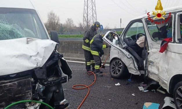 SCHIANTO IN A1 NEL TRATTO DI CAMPEGINE: UN FERITO GRAVE, TRASPORTATO DALL’ELISOCCORSO