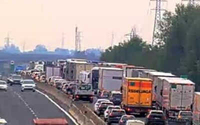 SCHIANTO IN A1 TRA REGGIO E PARMA, DUE FERITI E FINO A 7 KM DI CODA