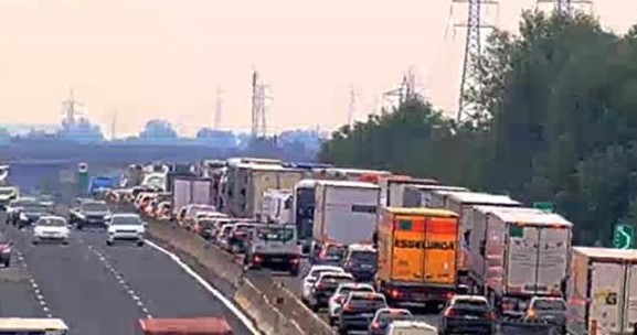SCHIANTO IN A1 TRA REGGIO E PARMA, DUE FERITI E FINO A 7 KM DI CODA