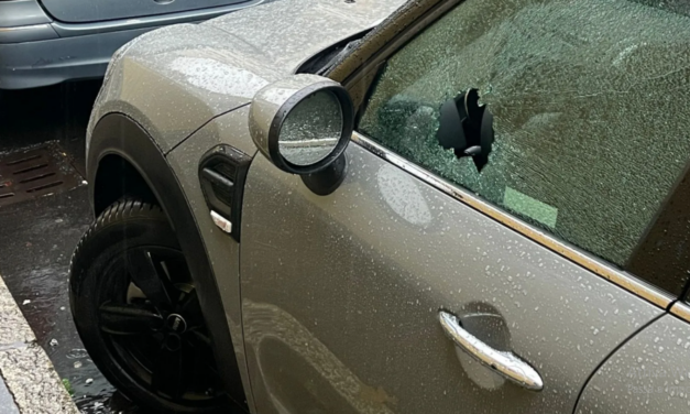 RAID DEI TOPI D’AUTO IN CENTRO: STRAGE DI FINESTRINI IN VIALE MONTEGRAPPA